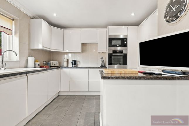 6, Farthingale Lane, Waltham Abbey photo 3