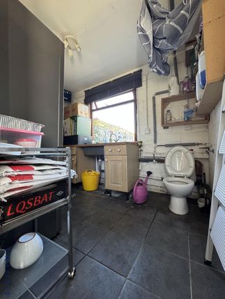 2 Beech Way, TWICKENHAM photo 4