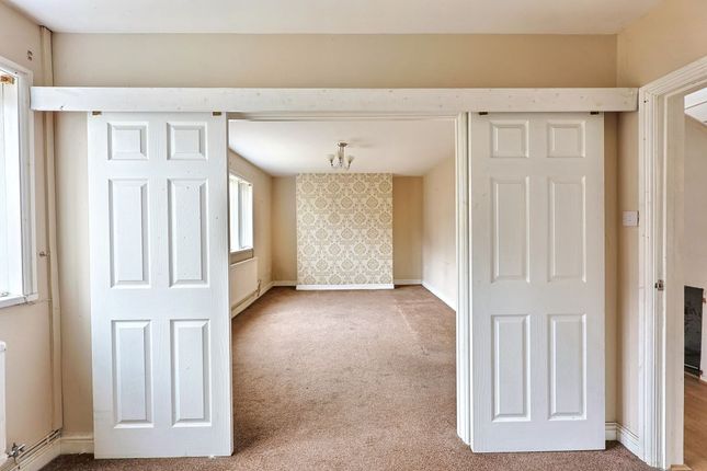 25 St. Cadocs Road, Pontypool photo 5