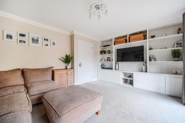 Swords Drive, Crowthorne photo 4