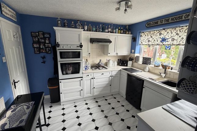 9, Chevral Close, Chippenham photo 4