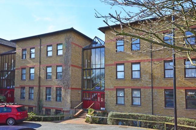 Flat to rent in Eliot Park, London