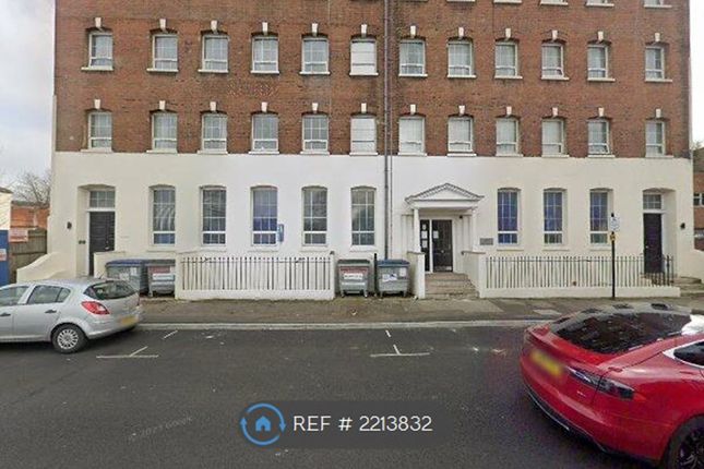 Flat to rent in Atlantic Mansions, Southampton