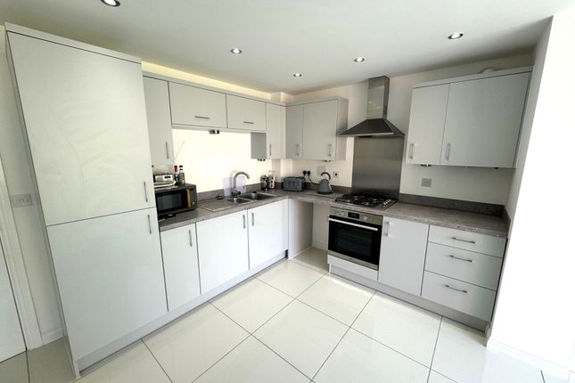 3, Rowan Avenue, Blackpool photo 4