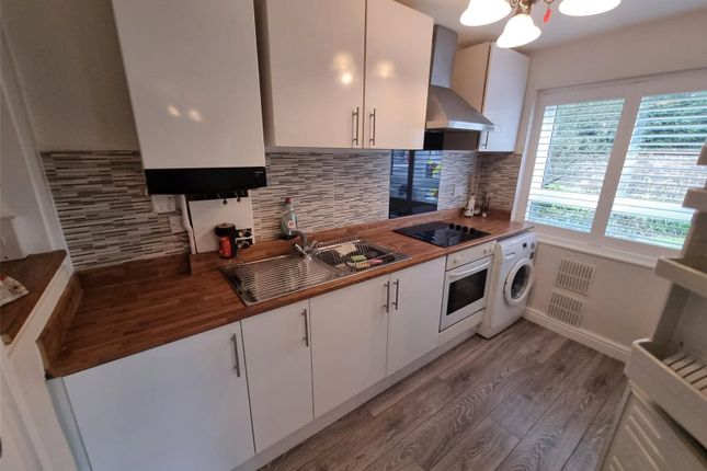 2 Chulmleigh Court,, Gordon Road, Brentwood photo 2
