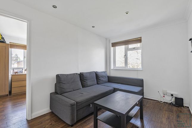 Flat to rent in Elgin Gardens, Guildford