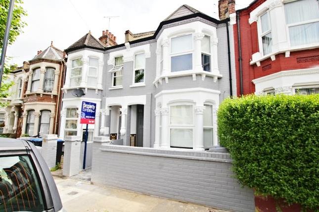 Flat to rent in Churchill Road, Willesden Green