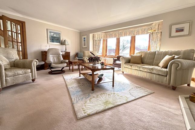 5 Rosetay Court, Dunfermline photo 2