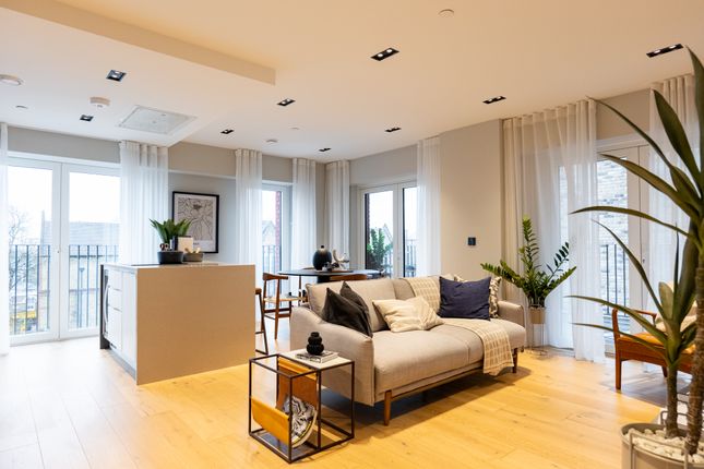 Thumbnail Flat for sale in Exhange Gardens, London