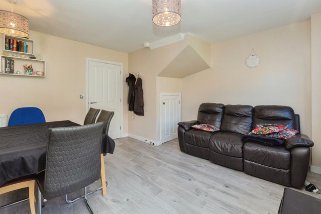 10, Morello Close, Aylesbury photo 2