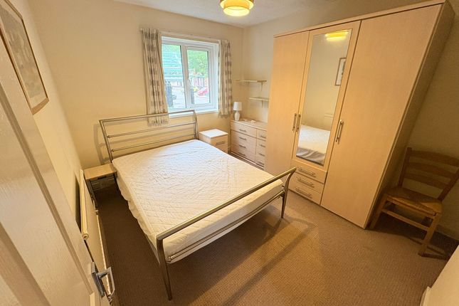 10 Trawler Road, Swansea photo 4