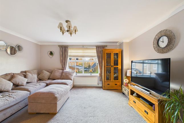 3, Barberry Court, Brough photo 2