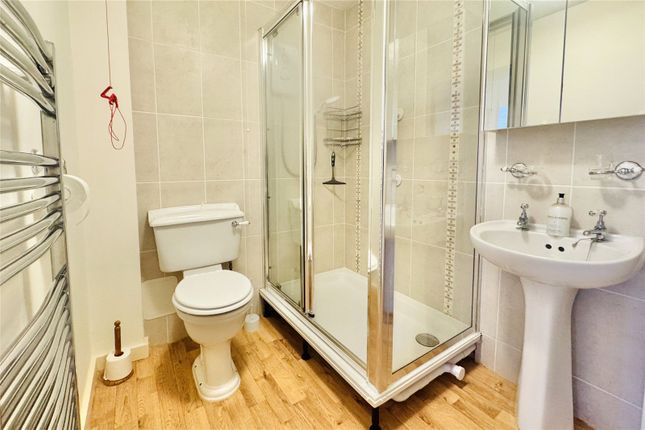 Flat 17, Appley Court,, Appley Drive, Surrey photo 4