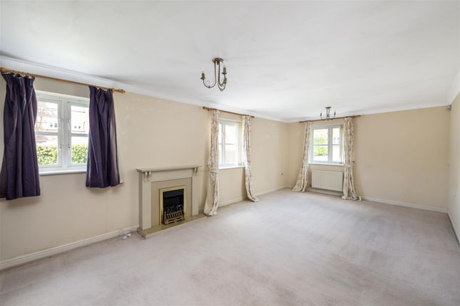 17, Talfourd Way, Redhill photo 4