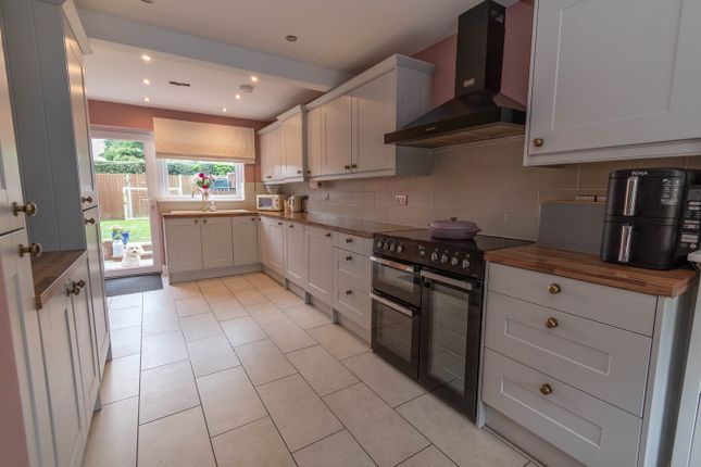 36, Old Post Road, Briston photo 4