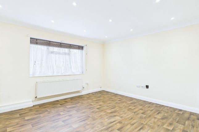 12 Frances Gardens, South Ockendon, Essex photo 2