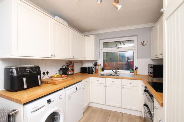 14, Perth Close, Exeter photo 3