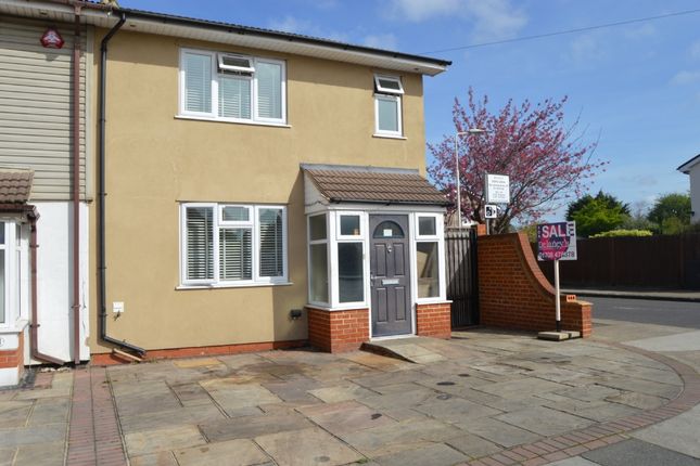 Houses For In Bwood Es End Terrace House In Chestnut Avenue Hornchurch R Bwood Es