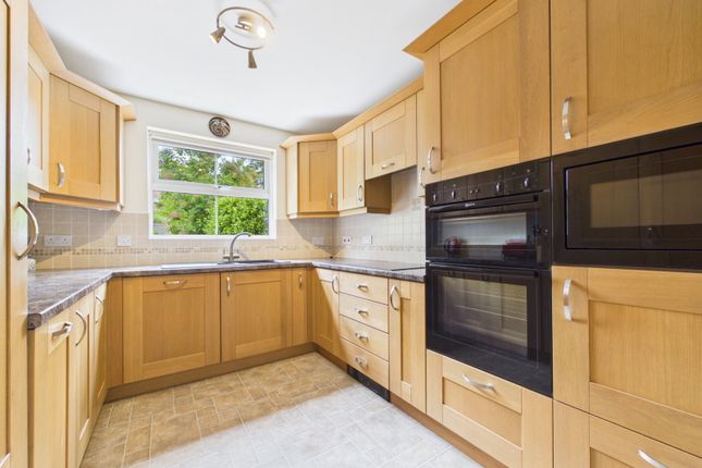 35, Bedgebury Close, Rochester photo 4