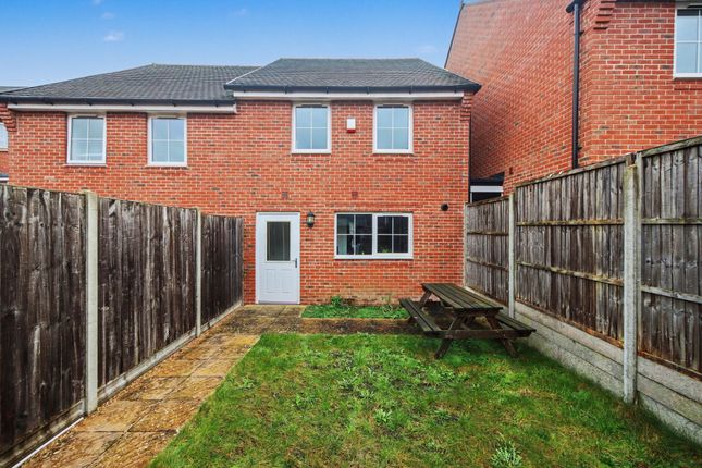 12 Hubert Crescent, Bushey photo 2