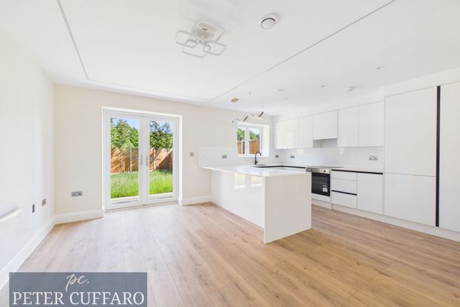 36 Dovedale, Ware photo 3