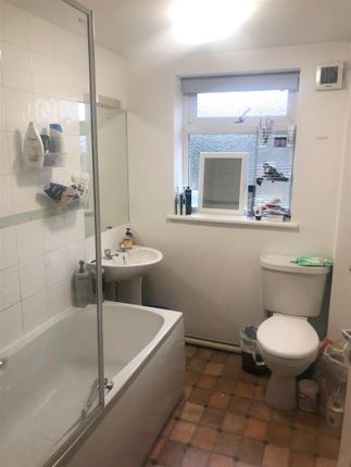 Flat to rent in Whippendell Road, Watford
