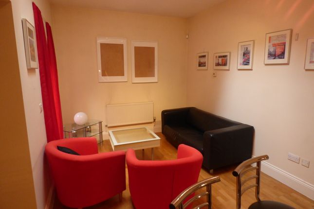 Flat to rent in College Street, Nottingham