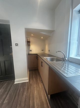 276 Alder Street, Huddersfield photo 3