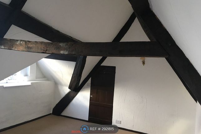 Flat, High St Highworth, Swindon photo 2