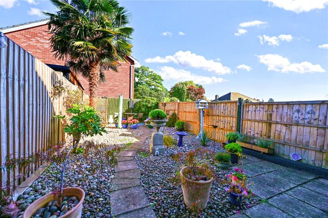 38, Harebell Close, Hook photo 4