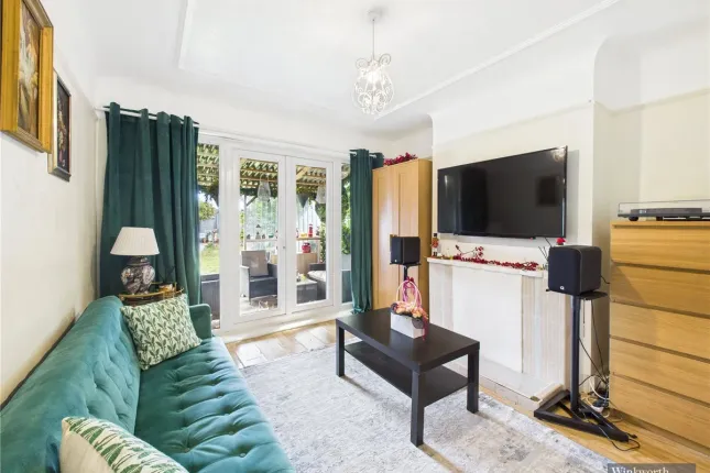 3-bed semi-detached on Bellamy Drive, Stanmore, £535,000