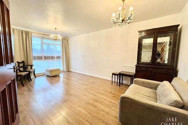 Thumbnail Flat for sale in High Road, Whetstone, London