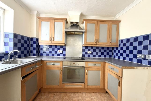 Flat 2, Bellingham Court, Wanderer Drive, Barking photo 4
