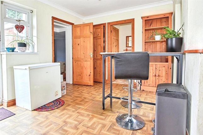 10, Makepeace Avenue, Warwickshire photo 4