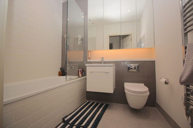 Flat for sale in Boiler House, 2 Material Walk, Hayes