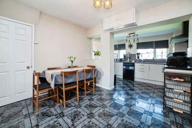 4, Strawberry Bank, Sutton-in-Ashfield photo 3