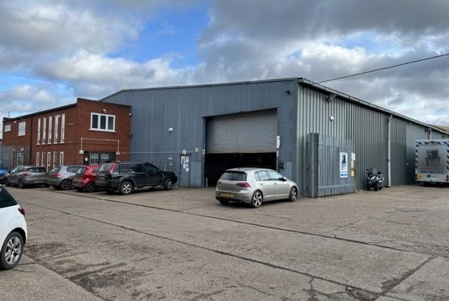 Thumbnail Warehouse to let in Travellers Lane, Welham Green