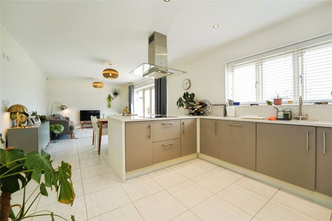 8, Flyford Green, Worcester photo 4