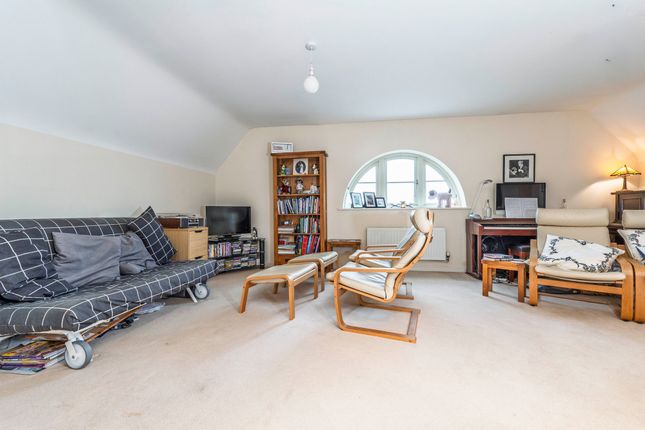 2-bed flat on 36 Coachmans Court Station Road, Moreton-In-Marsh, £245,000