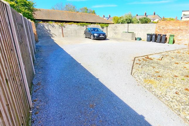 Flat 3, Littlefield Court Granville Road, Weymouth photo 4