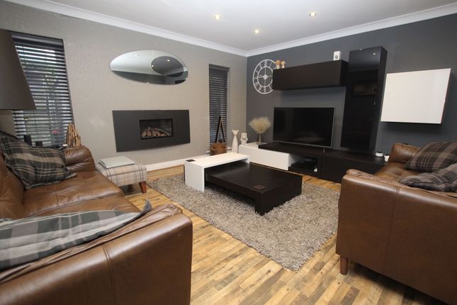 18 St. Wilfreds Drive, Rochdale photo 2