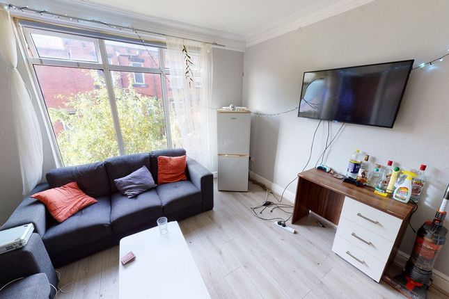 Bright Contemporary Living Room With A Comfortable...