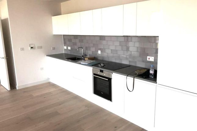 Flat for sale in Starboard Way, London