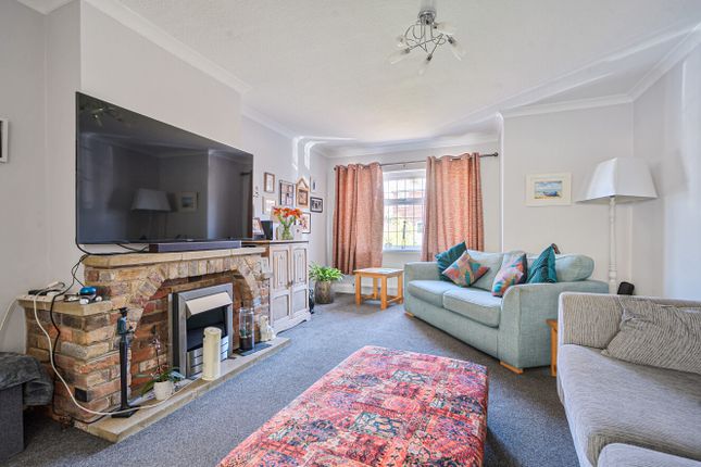 21, Hurst Avenue, West Sussex photo 2