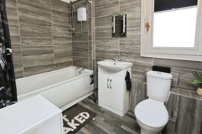 102, Cornwell Close, Gosport photo 4