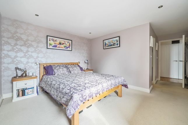 Flat 3, The Grove,, Headley Road, Hindhead photo 2