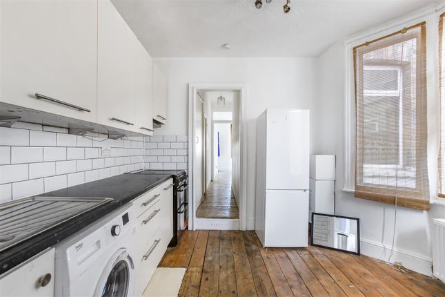 Flat to rent in Turner Road, Walthamstow, London