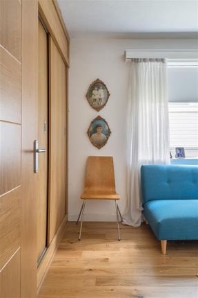 Flat for sale in Woodford Road, London