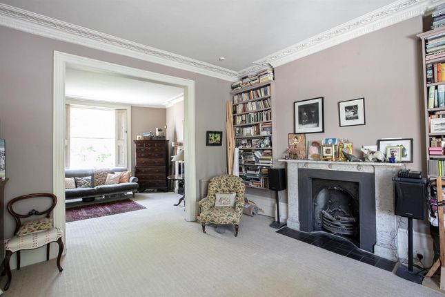 17, Lyndhurst Way, London photo 2