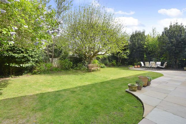 28, Chinthurst Park, Shalford photo 4